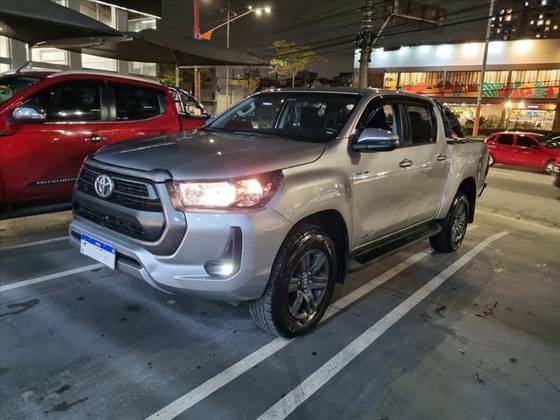 TOYOTA HILUX 2.8 D-4D TURBO DIESEL CD SR 4X4 AUTOMÁTICO